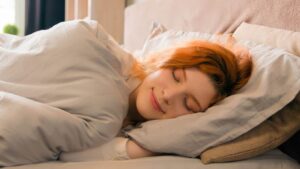 Knowledge Base 12 People Who Sleep On Their Left Side Usually Have To Deal With One Odd Side Effect, Says Science - Ca