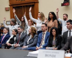 Knowledge Base 9 Jeffrey Epstein’s estate agrees to pay up to $35m to settle survivors’ lawsuit - California Legal Gu